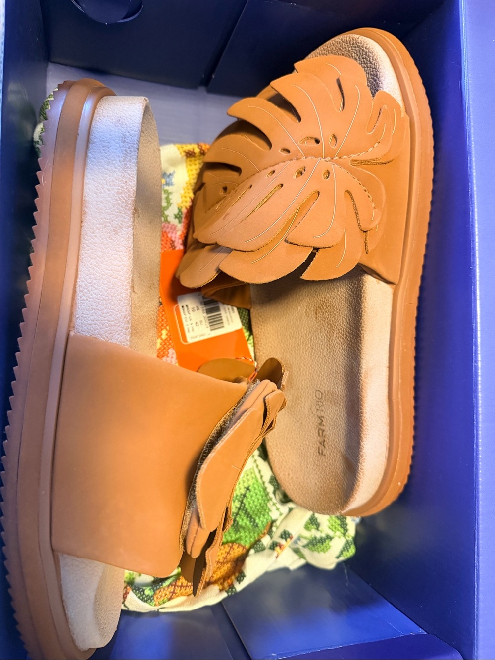 FARM RIO Tan Slide Sandals with Leaf Accent NWT IN BOX - Picture 1 of 8